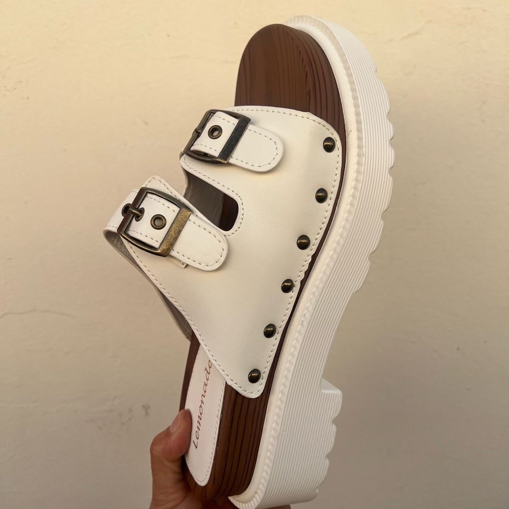 White Sandals Sleek Design Comfortable Fit - Picture 5 of 5